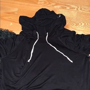 Cropped black sweatshirt